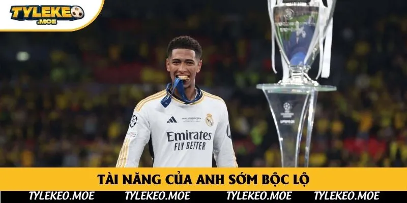 Tài năng của anh sớm bộc lộ