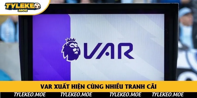 VAR xuất hiện cùng nhiều tranh cãi